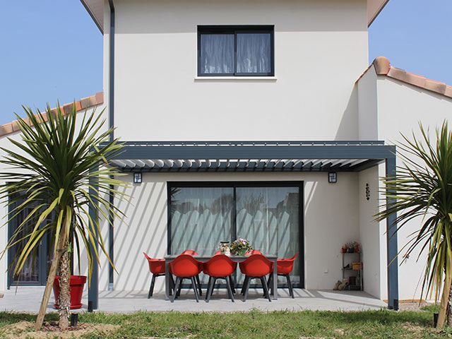Pergola bioclimatique aluminium à Blanquefort